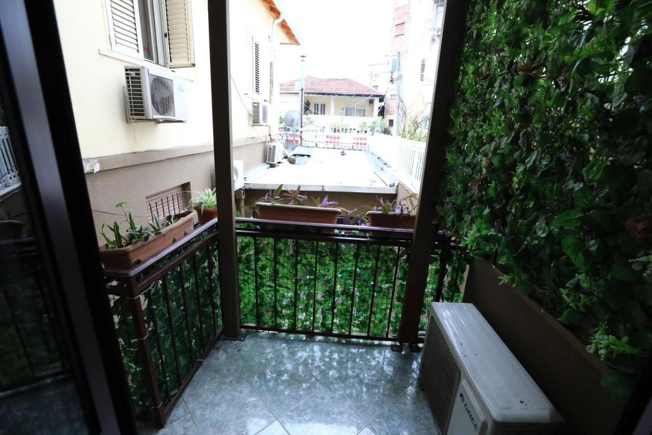 Little Corner Hostel Tirana Exterior foto